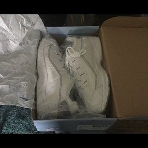 Women’s Easy Spirit tennis shoes NIB 7xw